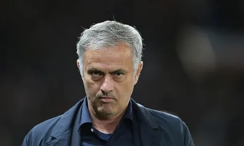 Thẳng tay gạt bỏ "công thần", Mourinho lại gây sốc