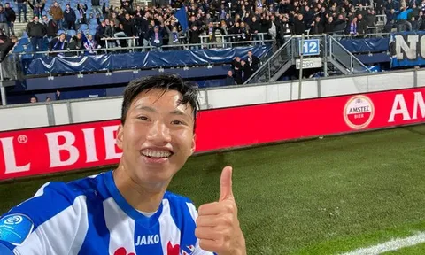 Đây, hành động "đốn tim" của Đoàn Văn Hậu sau trận ra mắt ở Heerenveen