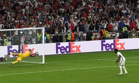 3 cầu thủ Anh vào sân thay người đều đá hỏng penalty
