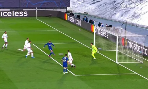 Bỏ lỡ khó tin, Werner bị chỉ trích là 'nghiệp chướng' của Chelsea
