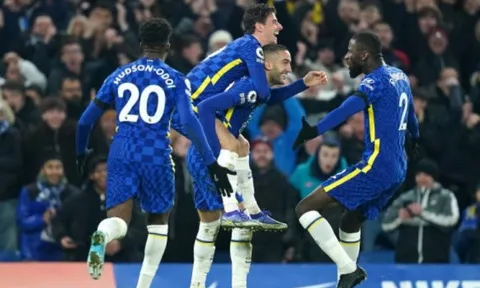 'Phù thủy' vẽ siêu phẩm, Conte ôm hận tại Stamford Bridge