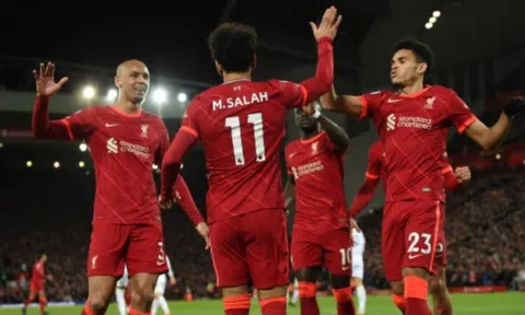 Giã nát Leeds 6 bàn không gỡ, Liverpool phả hơi nóng cận kề Man City