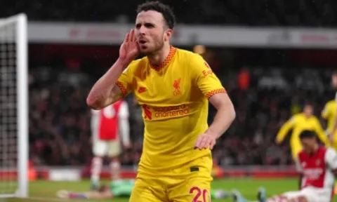 Tăng tốc bắn hạ Arsenal, Liverpool phả hơi nóng cận kề Man City