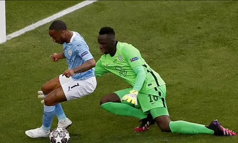 Barca trao đổi cầu thủ lấy Raheem Sterling