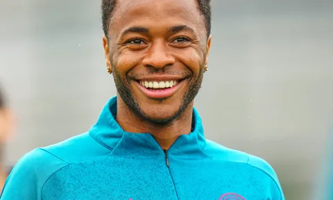Chelsea đạt 2 điều kiện chiêu mộ Sterling