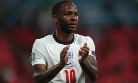 Sterling nói điểm khác biệt về Saka và Grealish sau khi lập công