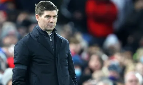 Steven Gerrard: “Tôi mong đợi phản ứng từ M.U”