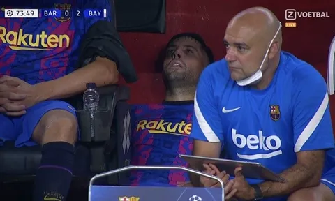 Sự thật sốc về khuôn mặt biến sắc của Jordi Alba