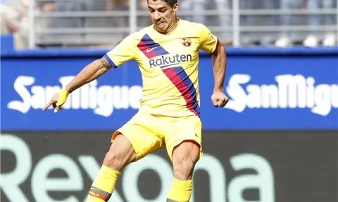Fan Barca: "Cho hắn ta nghỉ 6 tháng luôn đi, chúng tôi mệt mỏi rồi!"