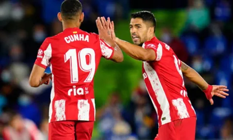 Suarez lập cú đúp, Atletico lên ngôi đầu La Liga