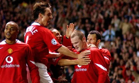 Suarez ở Atletico, Rooney ở M.U và 12 màn ra mắt hoàn hảo của các sao bóng đá