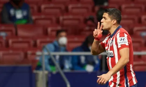 Suarez sắc lẹm, Atletico thắng hú vía nhờ 'bàn tay vàng'