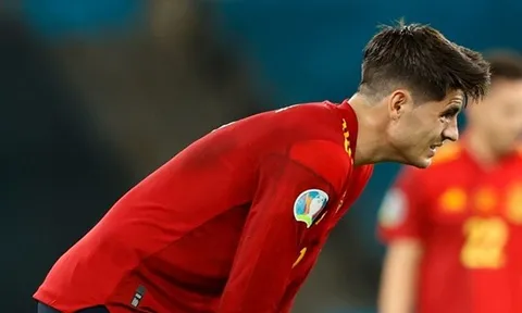 Sút bồi ra ngoài, Morata lập tức lên tiếng