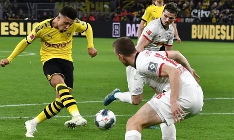 Sút tung lưới Leipzig, Sancho phá vỡ kỷ lục kéo dài 51 năm