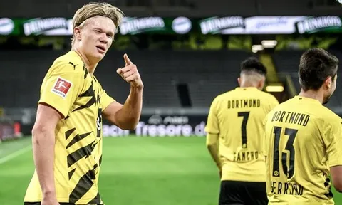 Sút tung lưới Schalke, Haaland đang trở thành một sát thủ toàn diện