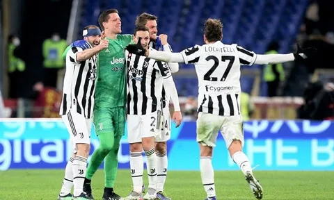 Szczesny cảm thấy may mắn vì cứu được quả penalty