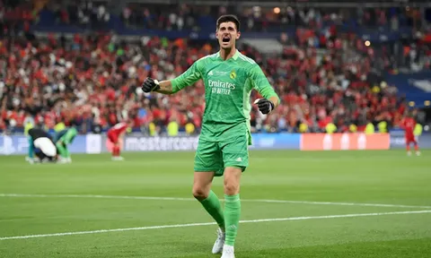 Thibaut Courtois: Người khổng lồ trong đêm Paris huyền diệu