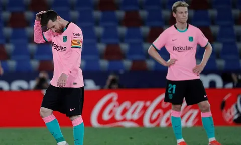 Giống như David Villa, Suarez khiến Barca phải trả giá đắt