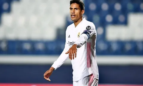 Tại sao Real Madrid để M.U đi cửa sau với Raphael Varane?