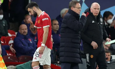 'M.U có một tay săn bàn kỷ lục nhưng lại để Fernandes đá penalty'