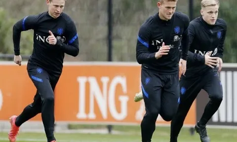 Tạm rời M.U, Van de Beek tái ngộ 'bộ ba vàng' một thời