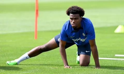 Tân binh 18 tuổi ra mắt Chelsea, có buổi tập đầu tiên ở Cobham