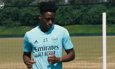 Tân binh Arsenal có được màn trình diễn ấn tượng trên sân tập