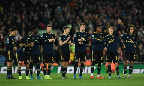 Thua Liverpool, Arsenal tan đàn xẻ nghé, tân binh ra mặt chấn chỉnh ngay trên sân