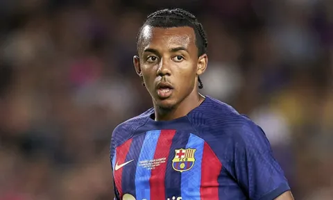 Tân binh Barca đáp trả tin đồn bị nợ lương
