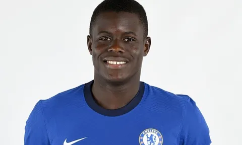 Tân binh của Chelsea chống cảnh sát, bảo vệ sự bình yên tại Nigeria