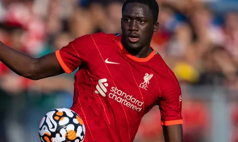Tân binh của Liverpool được ca ngợi là “hậu vệ hàng đầu”
