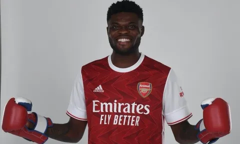 Tân binh đắt giá có mặt, lần đầu khoác áo Arsenal với hình ảnh ngỡ ngàng