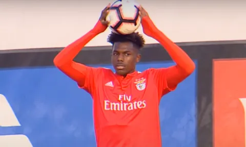 Tân binh đến sân tập, Arsenal háo hức đón người mới