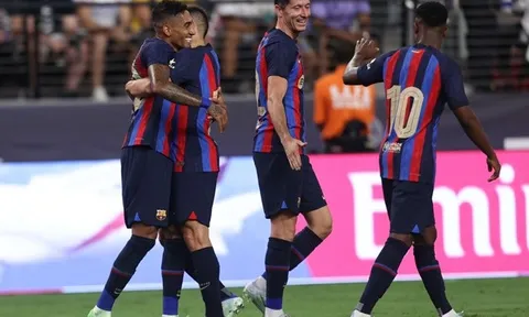 Raphinha lập siêu phẩm, Barca khiến Real ôm hận