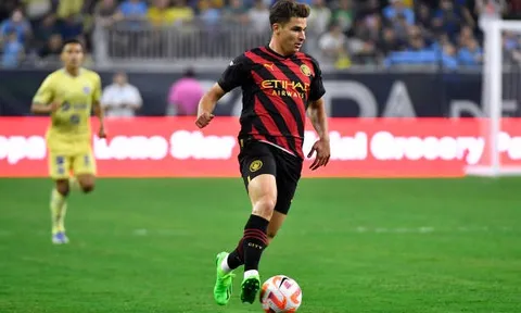 Tân binh Man City gây ấn tượng với đường chuyền siêu hạng