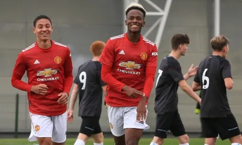 Tân binh trẻ lập cú đúp, Man Utd hạ đối thủ với tỷ số 4-0