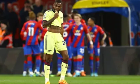 Jamie Carragher nói thẳng điểm đen của Arsenal trước Palace