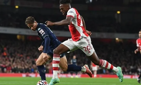 Nigel Winterburn: Kẻ thay thế Tierney đã không còn đáng tin cậy
