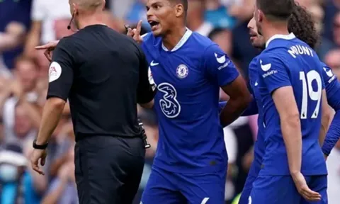 "Phòng thay đồ Chelsea tràn ngập sự tức giận"