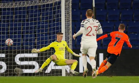 Tệ chưa từng có, Man Utd tự đào hố chôn mình trước "đội bóng lót đường"