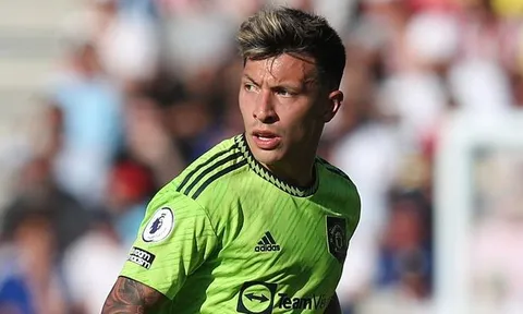 Ten Hag bị chỉ trích vì Martinez