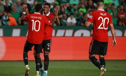 Ten Hag giải thích lý do Martial ngồi dự bị