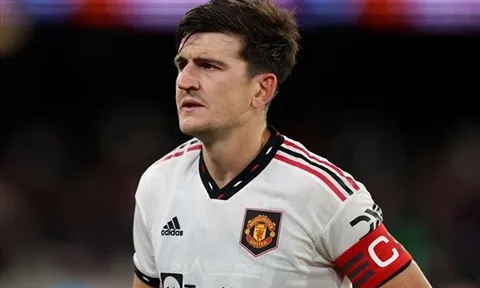 Ten Hag lên tiếng về khả năng tước băng đội trưởng của Maguire