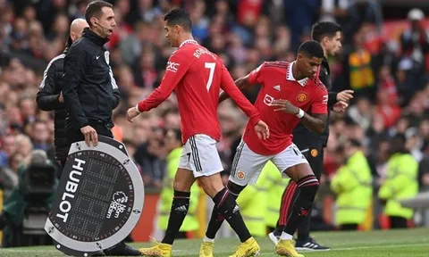 Ten Hag lý giải nguyên nhân thay Ronaldo