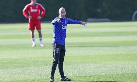 Ten Hag cần mang lại tiếng cười trên sân tập Man Utd