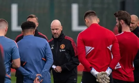 Ten Hag tiếp tục thanh trừng phòng thay đồ Man Utd