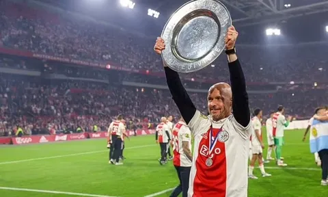 Ten Hag trở thành nhà vô địch trước khi cập bến Man Utd