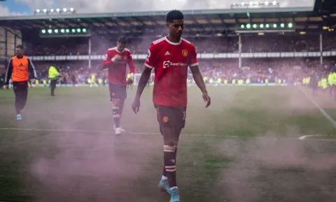 Ten Hag và đám mây mù bao trùm lấy Man United
