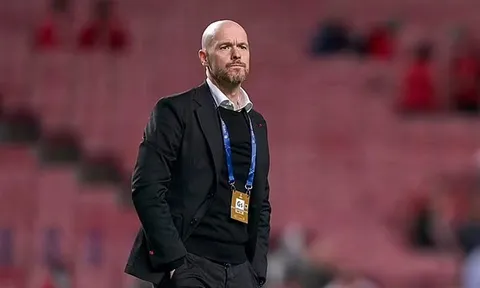 Ten Hag vừa có cho mình chân chuyền đỉnh thứ 3 Premier League