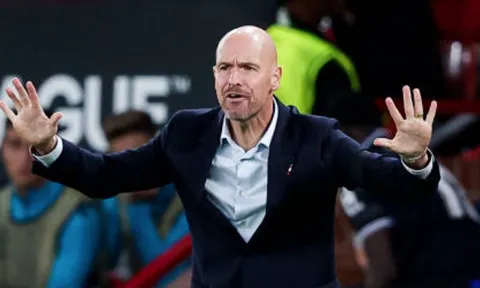 Ten Hag xin lỗi NHM vì Ronaldo